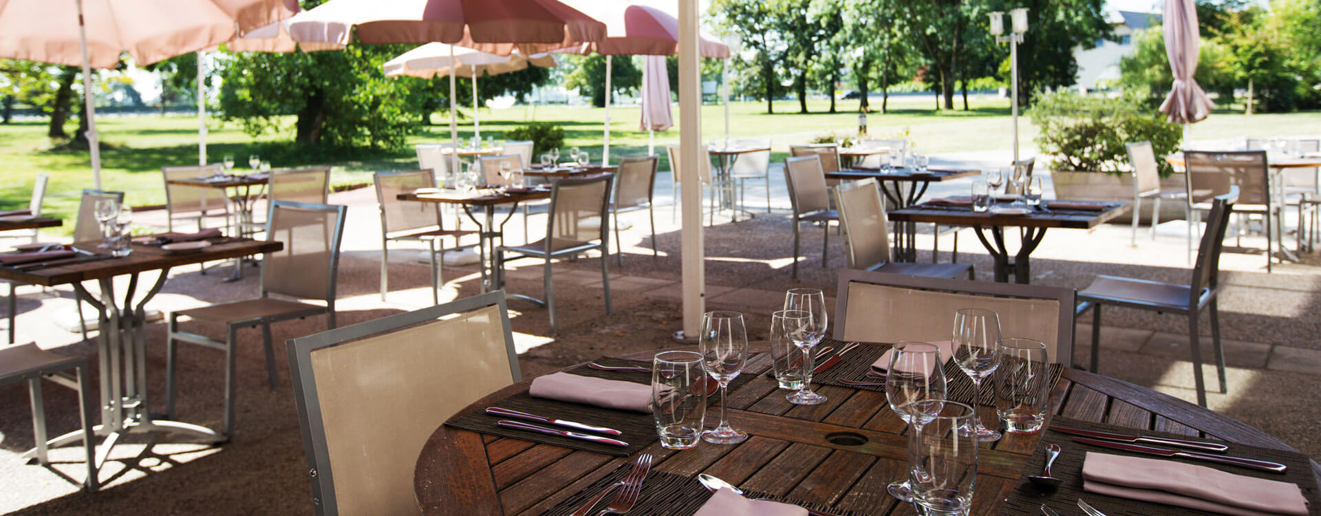 Terrasse - Hôtel et résidence La Villa du Lac à Divonne